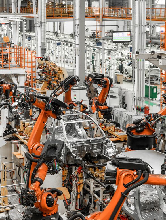 Wo kommen Lemo Stecker überall zum Einsatz? Bild aus einer Produktionshalle der Automobilindustrie